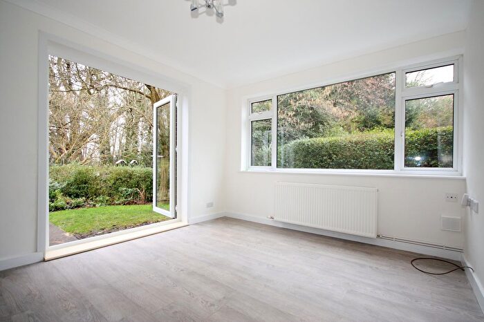 2 Bedroom Flat To Rent In St. Johns Road, St. Johns, Woking, GU21