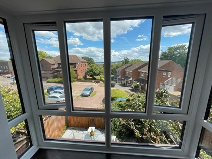 2 Bedroom Maisonette For Sale In Woodstock Road, Rochester, ME2