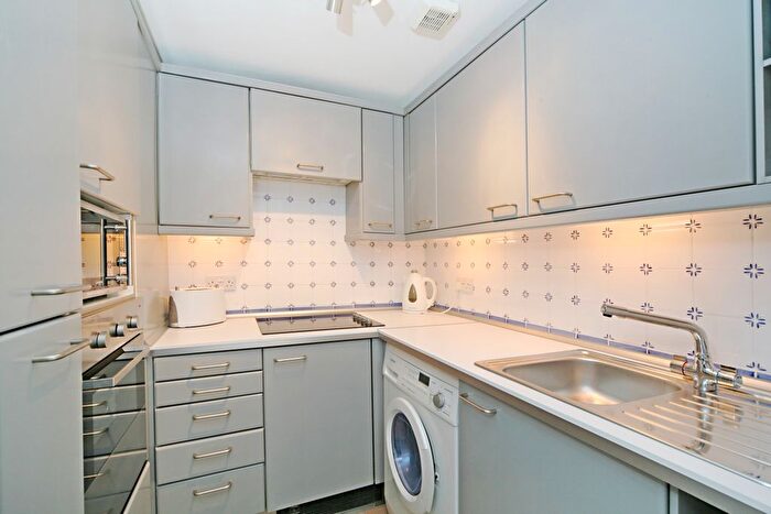 1 Bedroom Flat For Sale In Beaufort Gardens, London, SW3