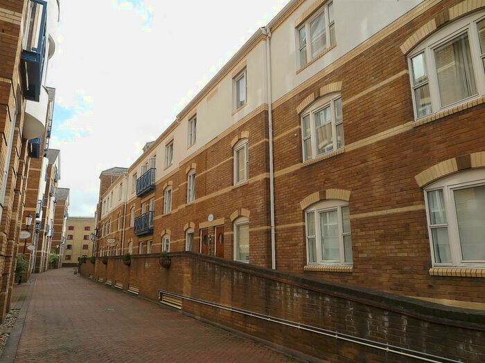 1 Bedroom Apartment To Rent In Balmoral Court, Rotherhithe Street, SE16