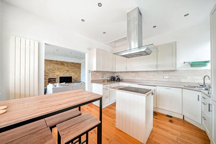 2 Bedroom Maisonette To Rent In Portsmouth Road, Kingston Upon Thames, KT1