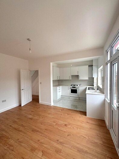 3 Bedroom Terraced House To Rent In Hedge Lane, London, N13