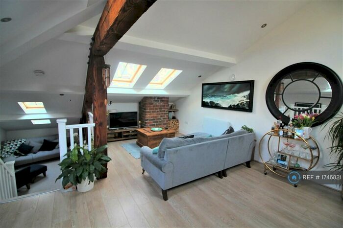 1 Bedroom Flat To Rent In New Briggate, Leeds, LS1