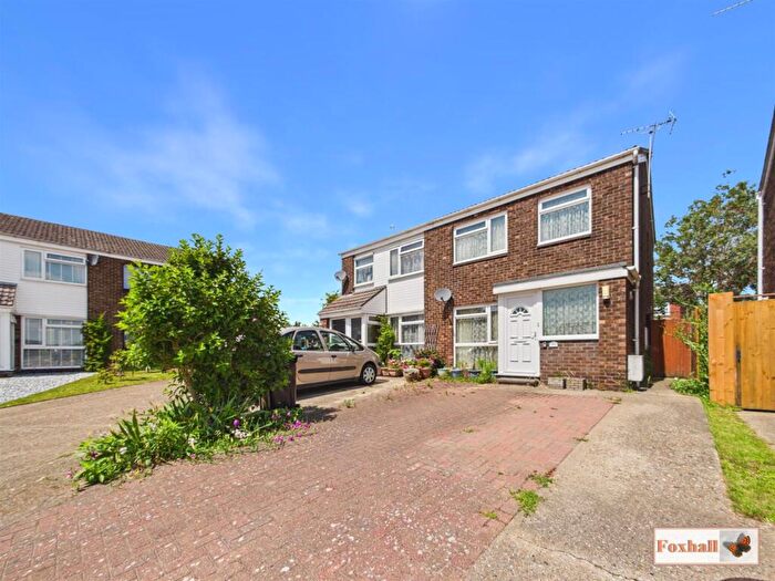 3 Bedroom Semi Detached House For Sale In Maycroft Close, Ipswich, IP1