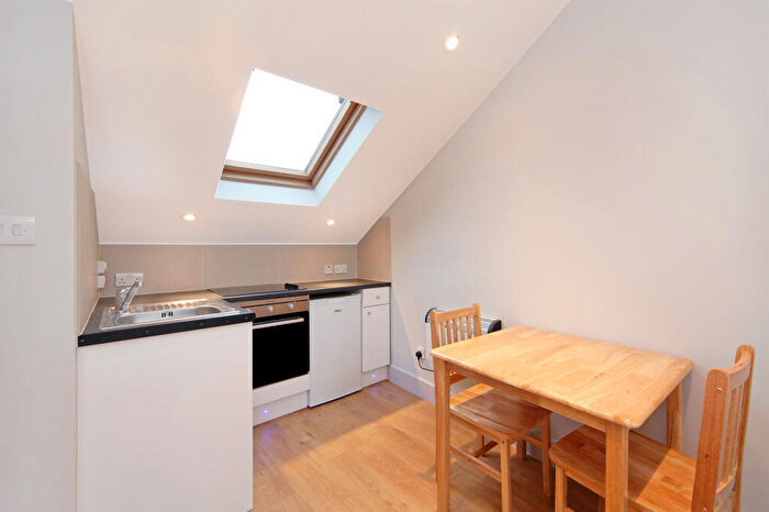 Studio To Rent In Norwood High Street, London, SE27