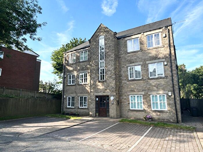 2 Bedroom Apartment For Sale In Lauren Close, Springhead, Saddleworth, OL4