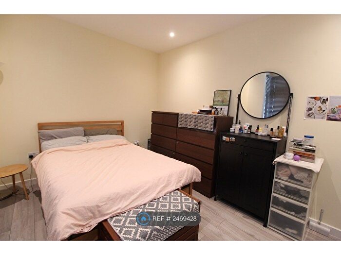 2 Bedroom Flat To Rent In Elthorne Road, London, N19