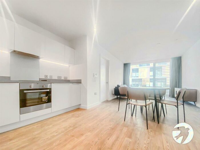 2 Bedroom Flat To Rent In Gillingham Gate Road, Chatham, Kent, ME4