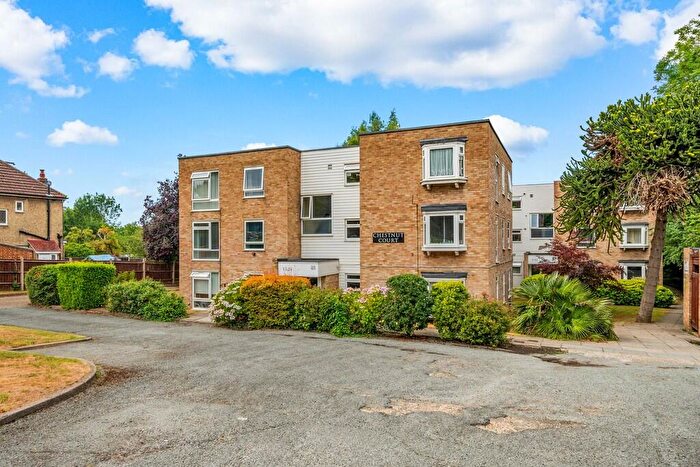 2 Bedroom Apartment For Sale In Beddington Gardens, Wallington, SM6
