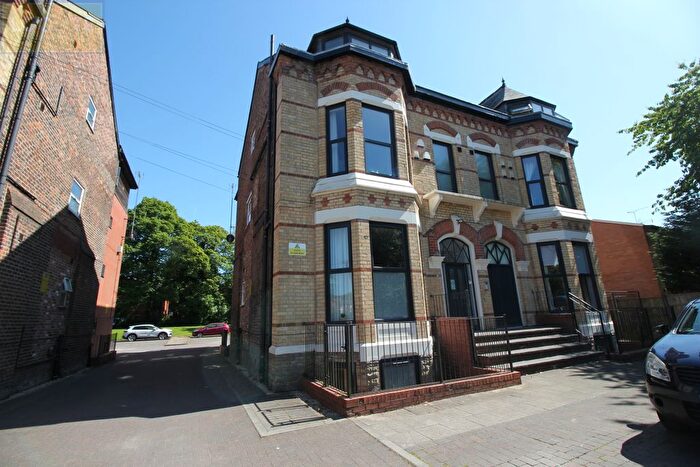 2 Bedroom Flat To Rent In Upper Chorlton Road, Old Trafford, Manchester, M16