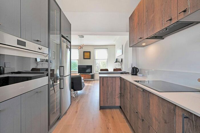 2 Bedroom Flat To Rent In Chivalry Road, Clapham Junction, London, SW11