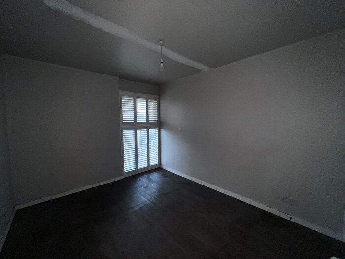 1 Bedroom Flat For Sale In Flat Caradon Court, A Ellesmere Road, Twickenham, Greater London, TW1