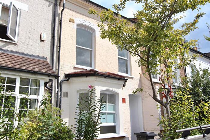 2 Bedroom Flat To Rent In Dynevor Road, N16