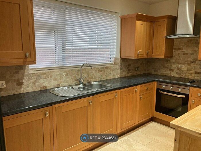 2 Bedroom Maisonette To Rent In Wimborne Close, Buckhurst Hill, IG9