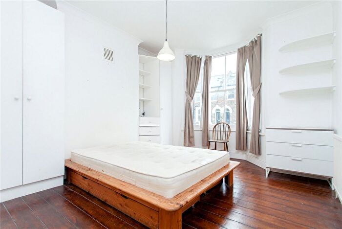 2 Bedroom Flat To Rent In Mabley Street, London, E9