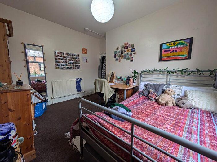 6 Bedroom Terraced House To Rent In Elmsthorpe Avenue, Nottingham, NG7