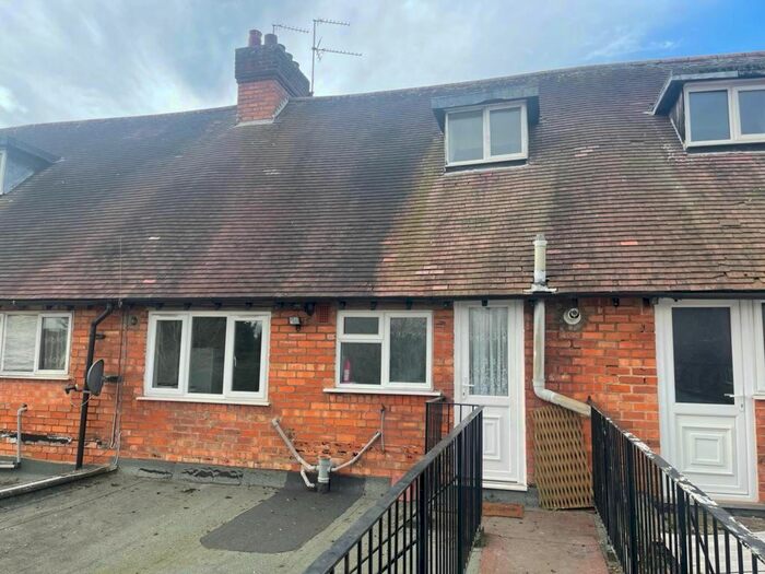 2 Bedroom Flat To Rent In Yardley Wood Road, Moseley, Birmingham B13