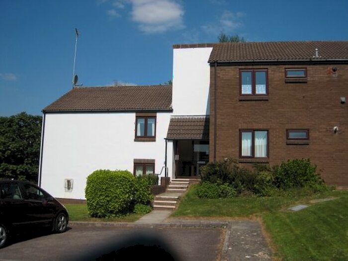 2 Bedroom Flat To Rent In Somerset Road, Bristol, BS20