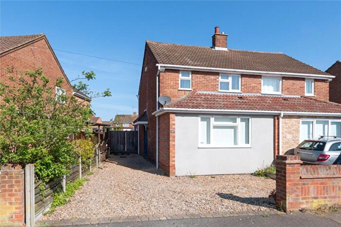 2 Bedroom Semi-Detached House To Rent In Mossbank Avenue, Luton, Bedfordshire, LU2