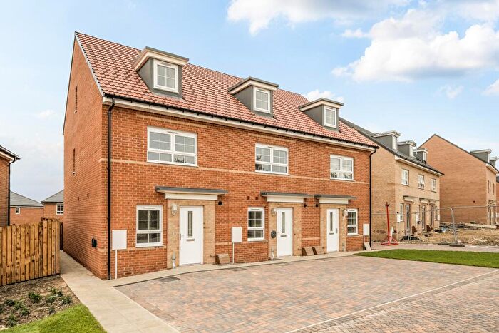 4 Bedroom Town House To Rent In Wayfaring Avenue, Throckley, Newcastle Upon Tyne, NE15