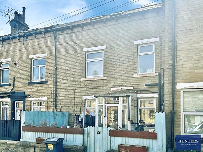 3 Bedroom End Terrace House For Sale In Diamond Terrace, Halifax, HX1