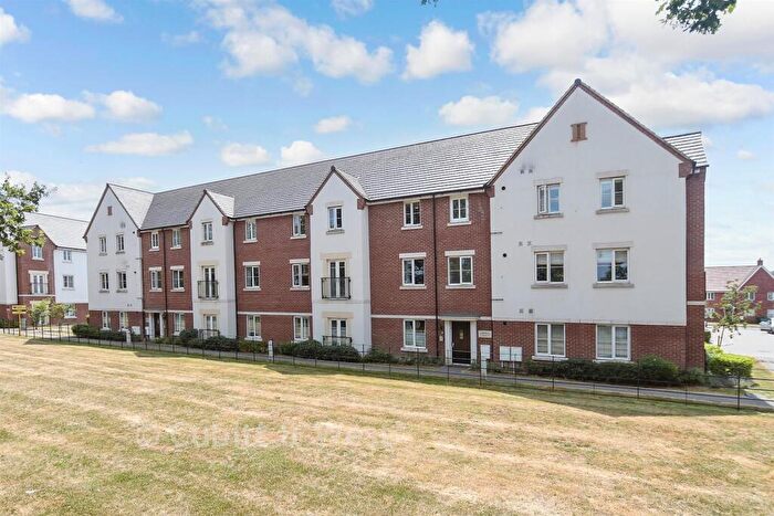 2 Bedroom Flat For Sale In Daffodil Crescent, Crawley, West Sussex, RH10