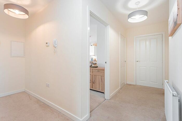 2 Bedroom Apartment For Sale In Somerley Drive, Crawley, RH10