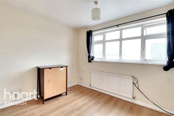 5 Bedroom Detached House To Rent In Link Road, Canvey Island, SS8