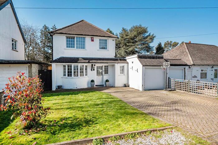 3 Bedroom Detached House For Sale In Mount Avenue, Chaldon, CR3