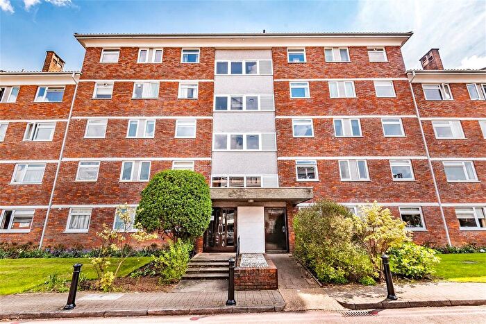 2 Bedroom Flat To Rent In Courtlands, Sheen Road, Richmond, TW10