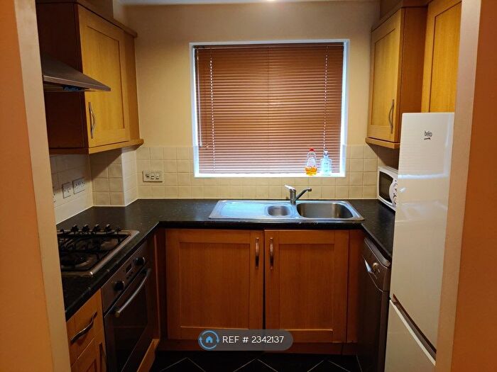 2 Bedroom Flat To Rent In Dunster Close, Rugby, CV22