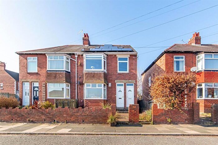 3 Bedroom Maisonette For Sale In Addycombe Terrace, Heaton, Newcastle Upon Tyne, NE6