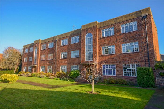 2 Bedroom Flat To Rent In Clifden Road, Twickenham, TW1