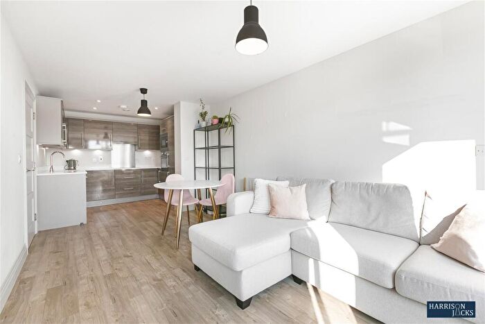 1 Bedroom Flat For Sale In Ellerton Road, Surbiton, KT6