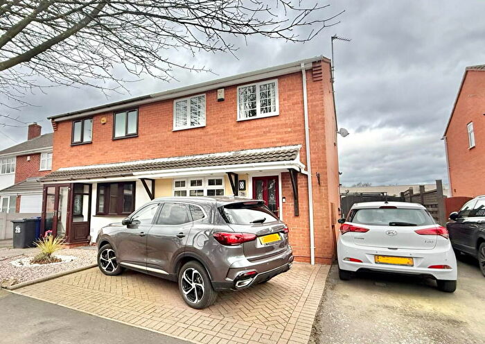 3 Bedroom Semi Detached House For Sale In Wren Street, Woodsetton, DY1