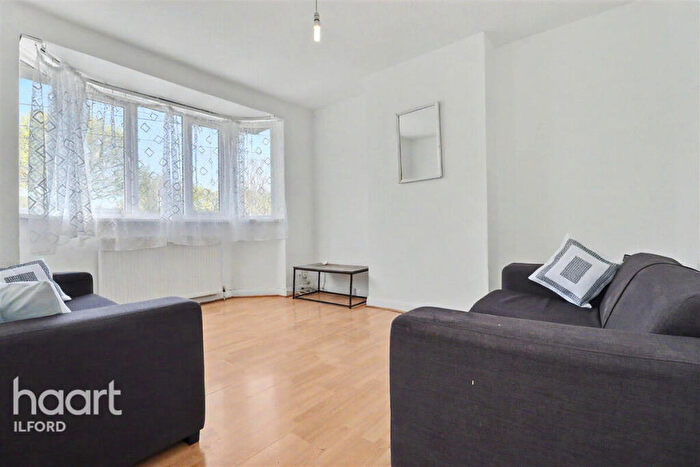 2 Bedroom Maisonette To Rent In Claybury Broadway, Ilford, IG5