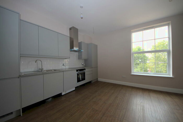 2 Bedroom Flat To Rent In Manor Drive North - New Malden, KT3