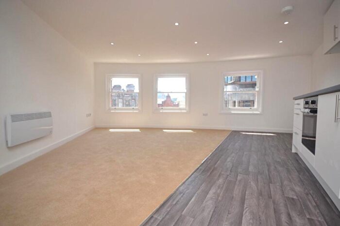 2 Bedroom Apartment To Rent In High Street, Reading, RG1