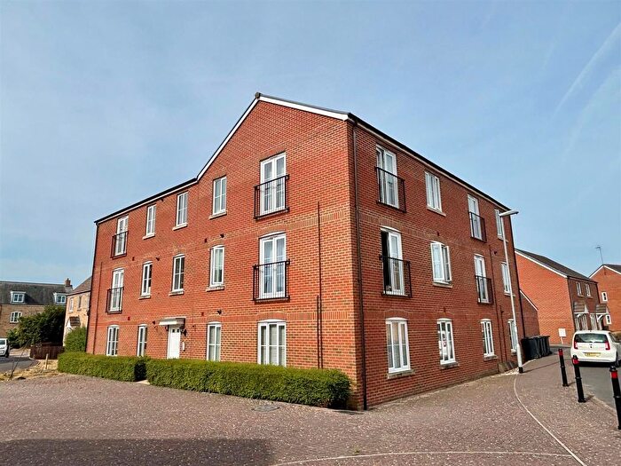 2 Bedroom Flat For Sale In Finch Court, Trowbridge, BA14