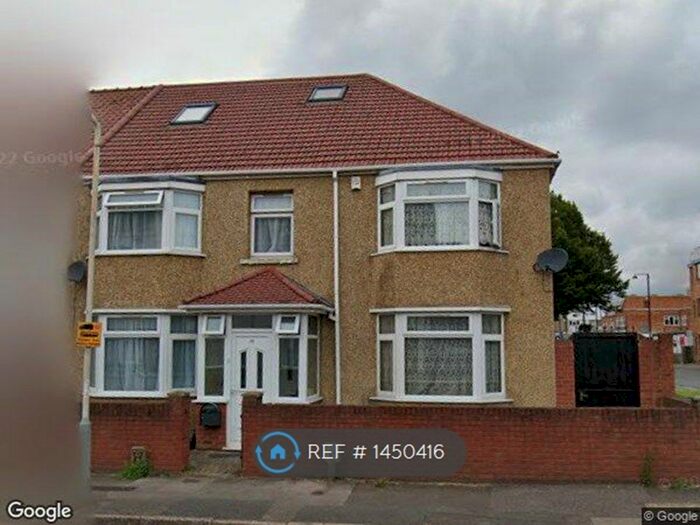 4 Bedroom Semi-Detached House To Rent In Little Road, Hayes, UB3