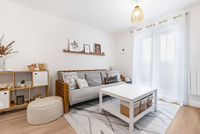 2 Bedroom Flat For Sale In Egrove Close, Oxford, OX1