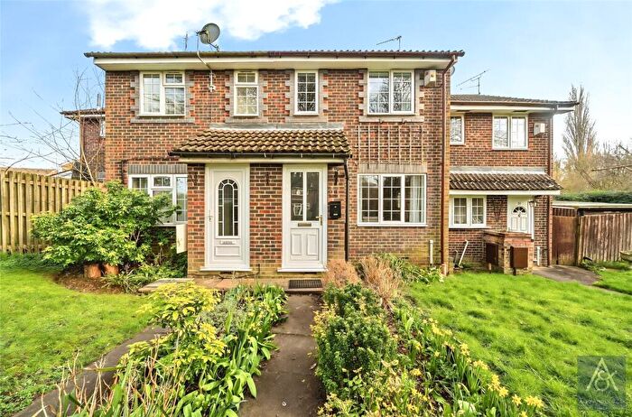 2 Bedroom Terraced House For Sale In Akister Close, Buckingham, Buckinghamshire, MK18
