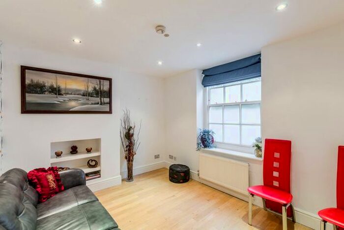1 Bedroom Flat To Rent In Stirling Court, Covent Garden, London, WC2E