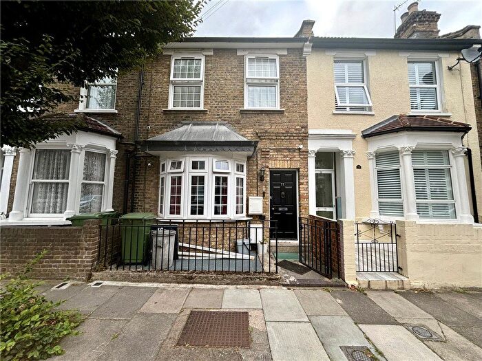 3 Bedroom Flat To Rent In Biscay Road, London, W6
