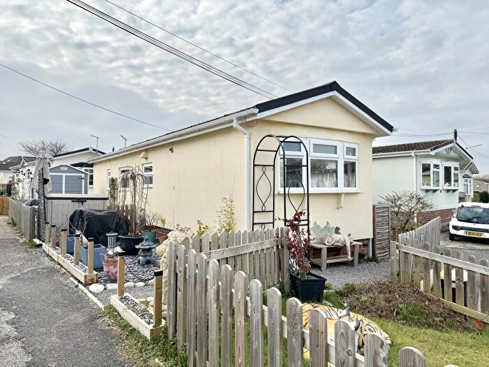 1 Bedroom Park Home For Sale In Iford Bridge Home Park, Old Bridge Road, Bournemouth, BH6