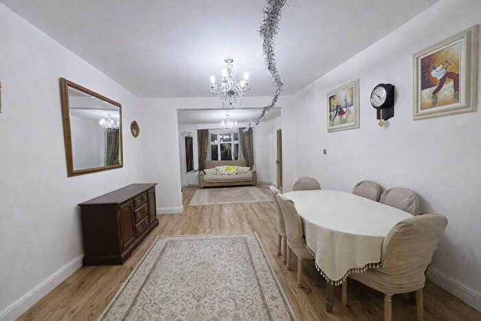 4 Bedroom Semi-detached House To Rent In Deans Lane, Edgware, HA8