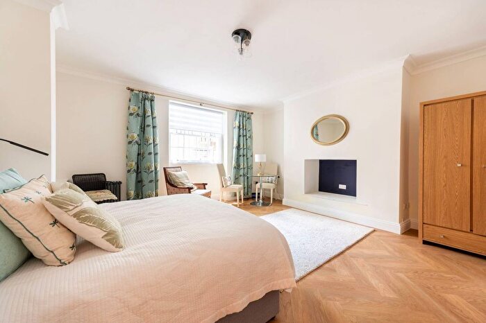 1 Bedroom Flat To Rent In Holland Park Avenue, Holland Park, London, W11