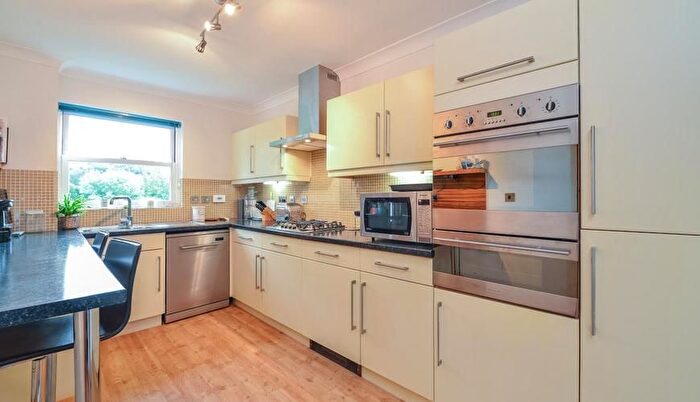 2 Bedroom Flat To Rent In Lawn Road, Beckenham, BR3