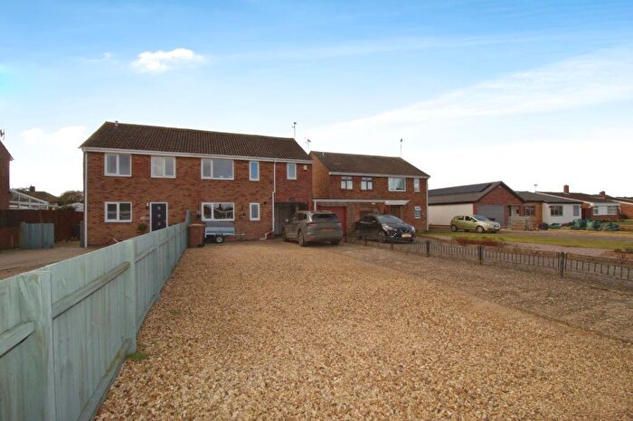 4 Bedroom Semi-Detached House For Sale In Clare Road, Northborough, PE6