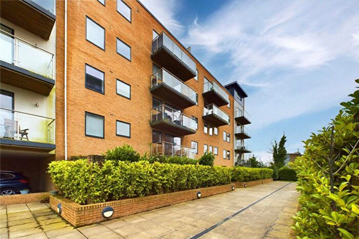2 Bedroom Apartment To Rent In Westbury Mansions, Old Bracknell Lane West, Bracknell, Berkshire, RG12